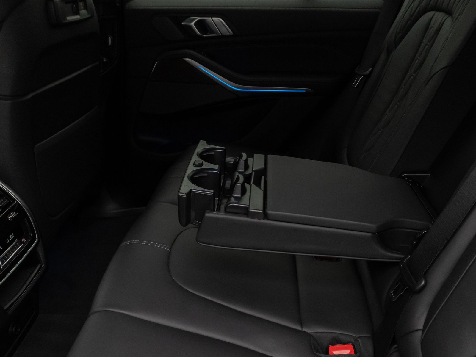 Fahrzeugabbildung BMW X5 xD45e M Sport 360°Laser HUD DAB H/K Komfort