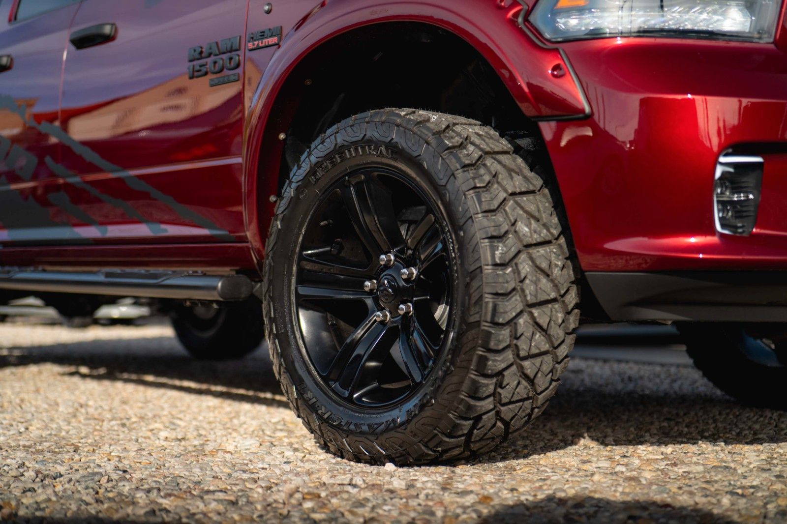 Fahrzeugabbildung Dodge RAM 5.7 V8 HEMI 4x4 OFFROAD Night-Paket LONG 19%