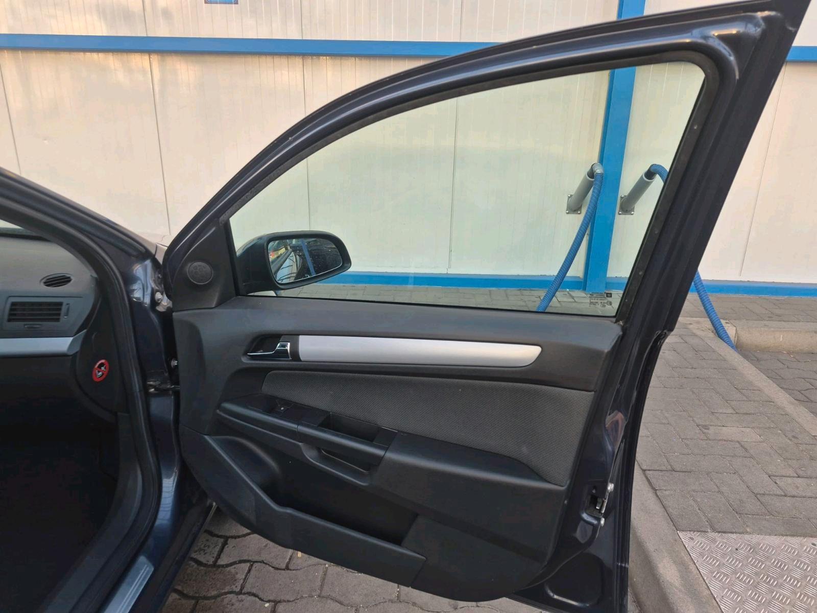 Opel Astra 2006 — photo 9