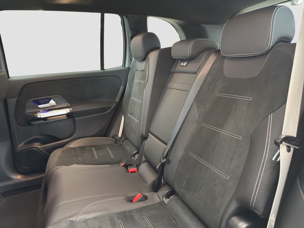 Fahrzeugabbildung Mercedes-Benz GLB 200 AMG*Night*LED*KeyLess*PDC*ParkAs*RFK*AHK