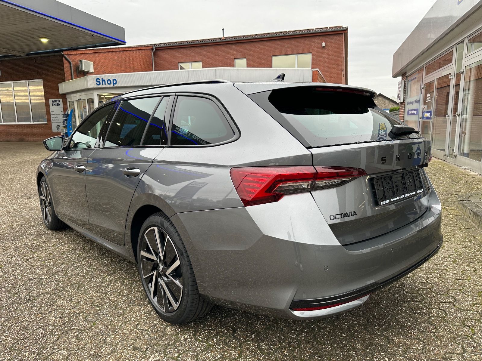 Fahrzeugabbildung SKODA Octavia Combi 1.5 TSI Sportline DSG Navi/ACC/APP