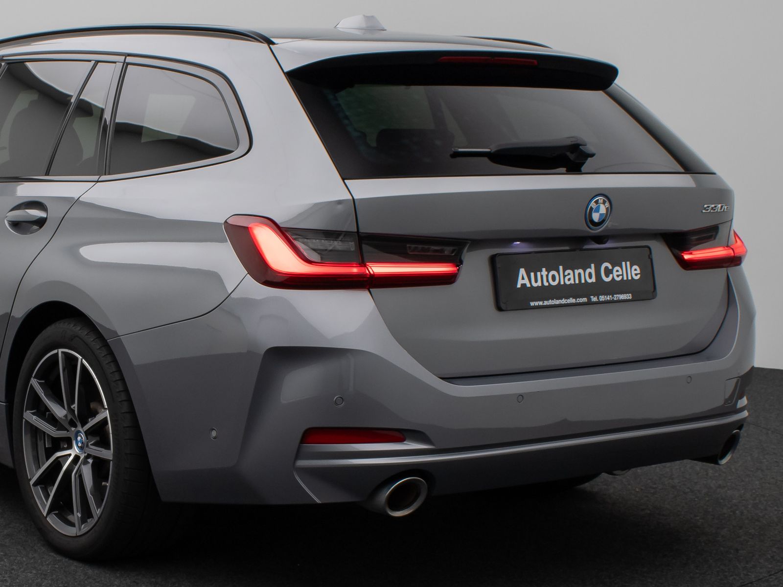 Fahrzeugabbildung BMW 330e Panorama Kamera HUD DAB HiFi AHK Sport Lede