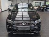 Volkswagen Tiguan 2.0 TDI SCR DSG R-Line AHK Navi 1.Hand - VW Tiguan Gebrauchtwagen in Mannheim