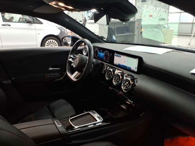 Fahrzeugabbildung Mercedes-Benz A 180 AMG+Pano+Distr+Ambiente+RKF+TotW+IHC