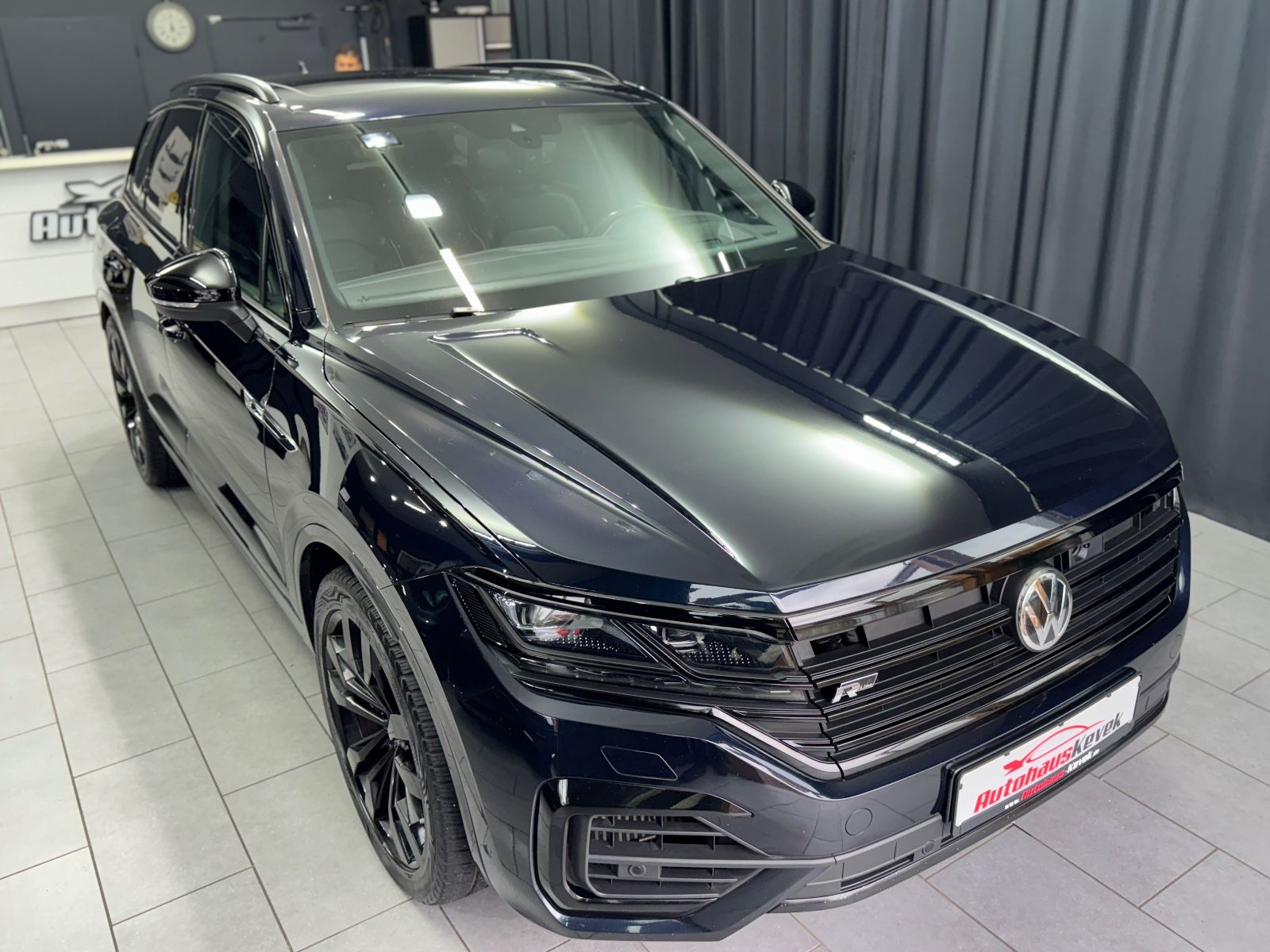 Fahrzeugabbildung Volkswagen Touareg 4.0 TDI V8 Atmosphere 4Motion|R-LINE|AHK
