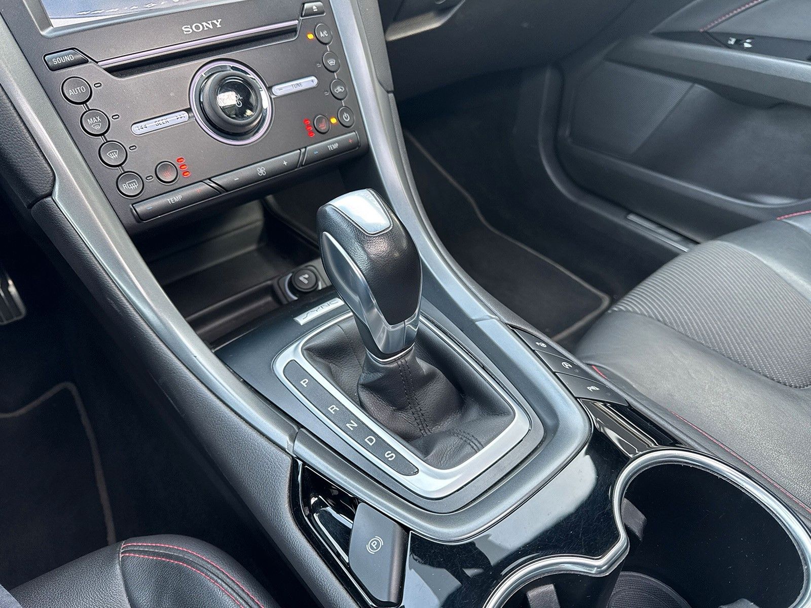 Fahrzeugabbildung Ford Mondeo Turnier ST-Line *Pano*LED*Kamera*Keyless*