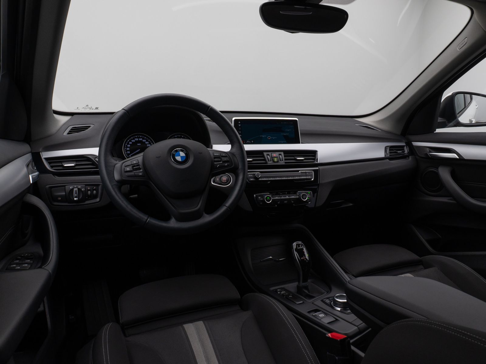 Fahrzeugabbildung BMW X1 sD18i Parkassistent DAB HiFi Navi LED Sport