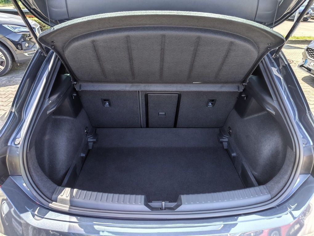 Fahrzeugabbildung SEAT Leon FR 2.0 TDI + Panorama + Fahrschulumbausatz