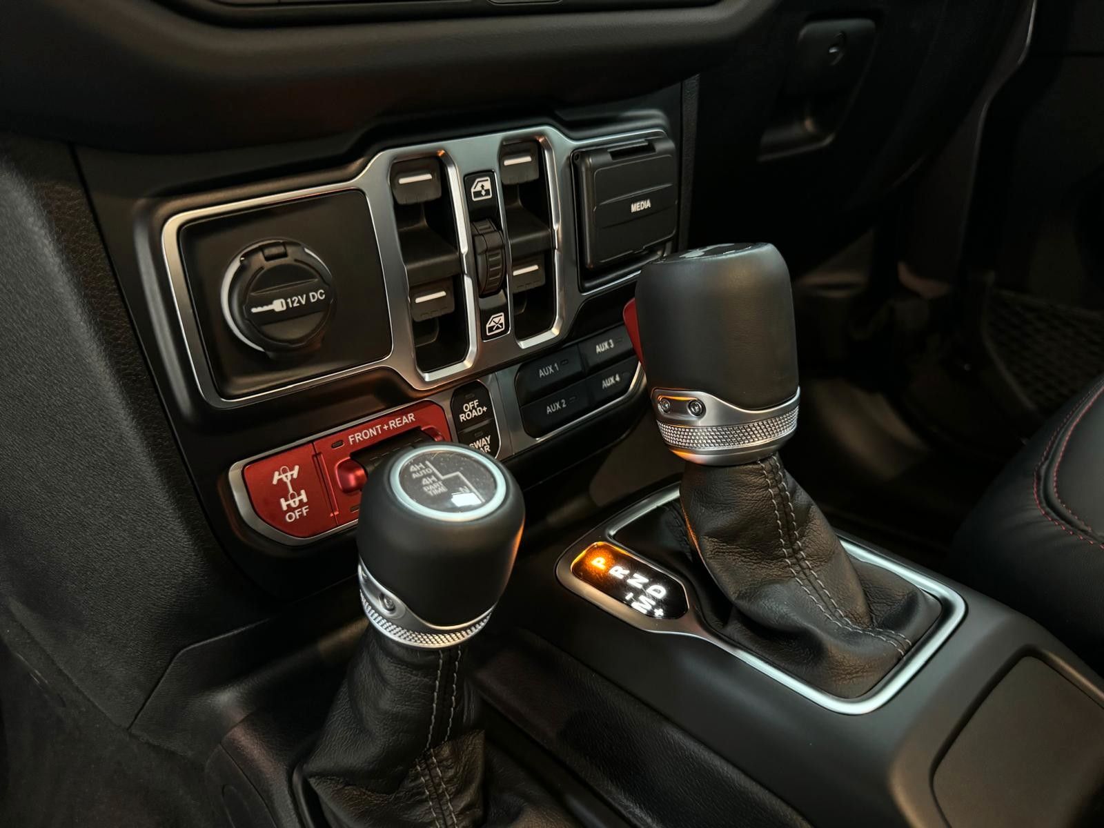 Fahrzeugabbildung Jeep 2026 MOAB 392-6.4L HEMI V8-DUAL TOP