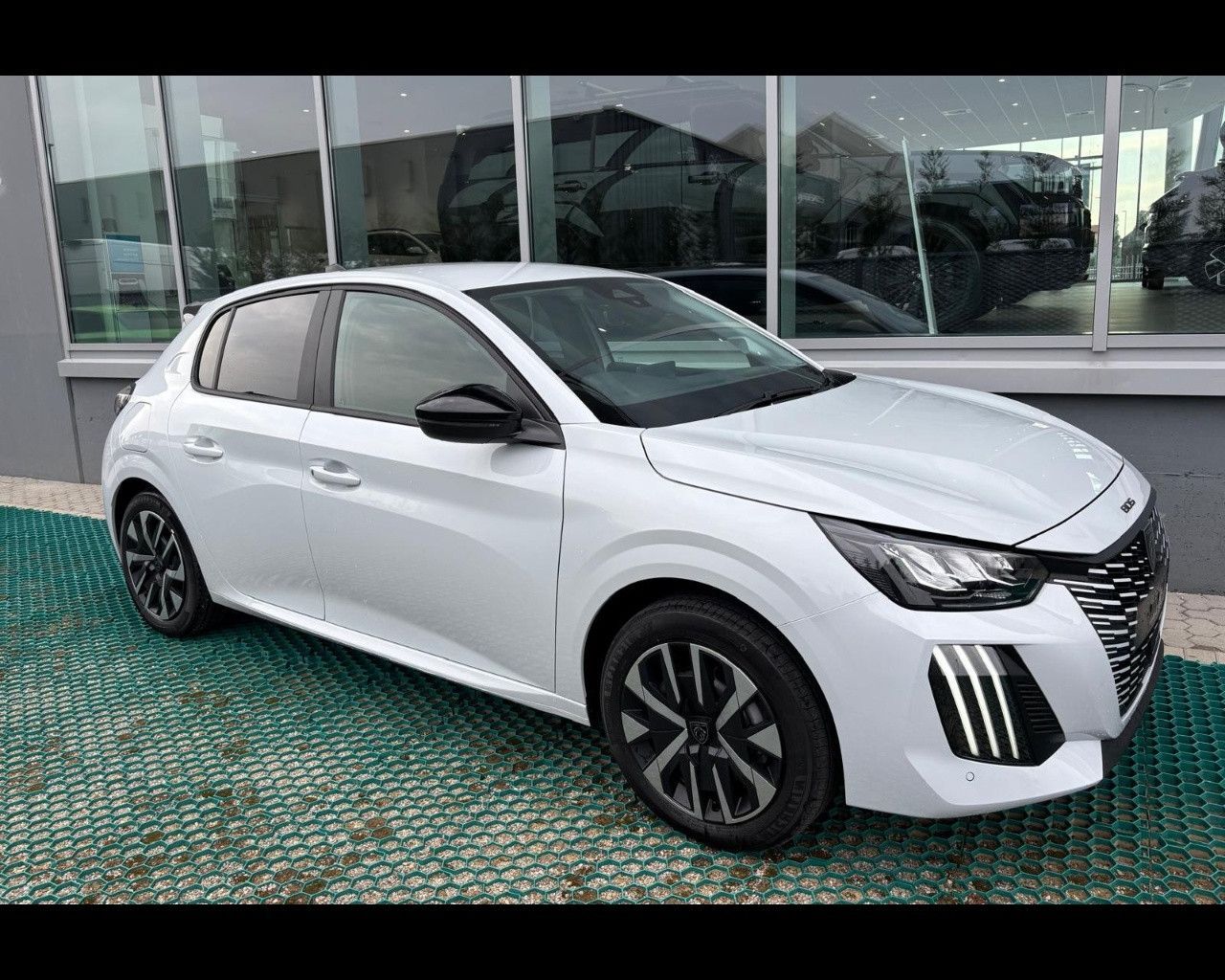Peugeot PEUGEOT 208 II 2023 - 208 1.2 hybrid Business 11 imagem 3