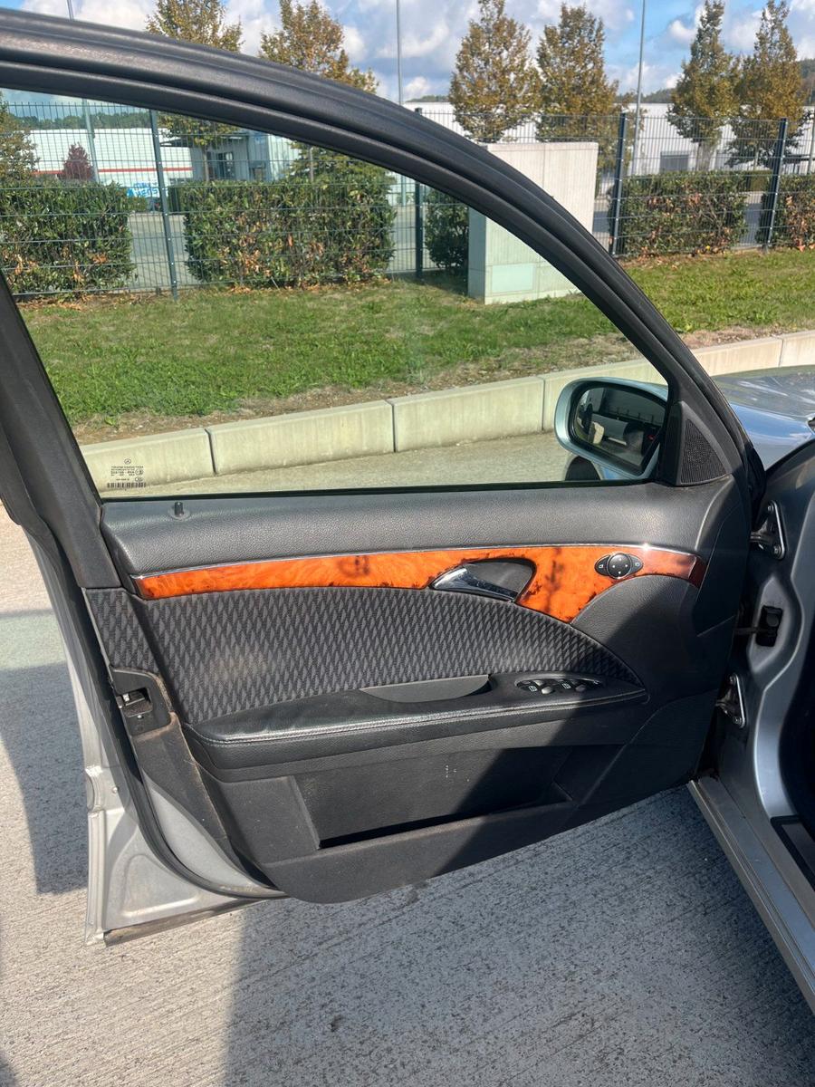 Mercedes-Benz E270 2004 — photo 12