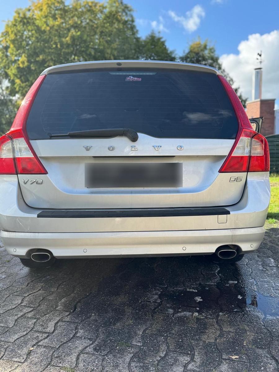 Volvo V70 2012 — rear view