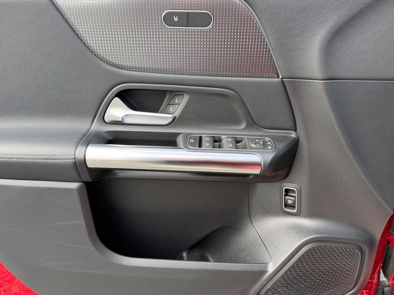 Fahrzeugabbildung Mercedes-Benz EQA 250 PROGRESSIVE+360+AMBIENTE+TOTWINKEL+SHZ