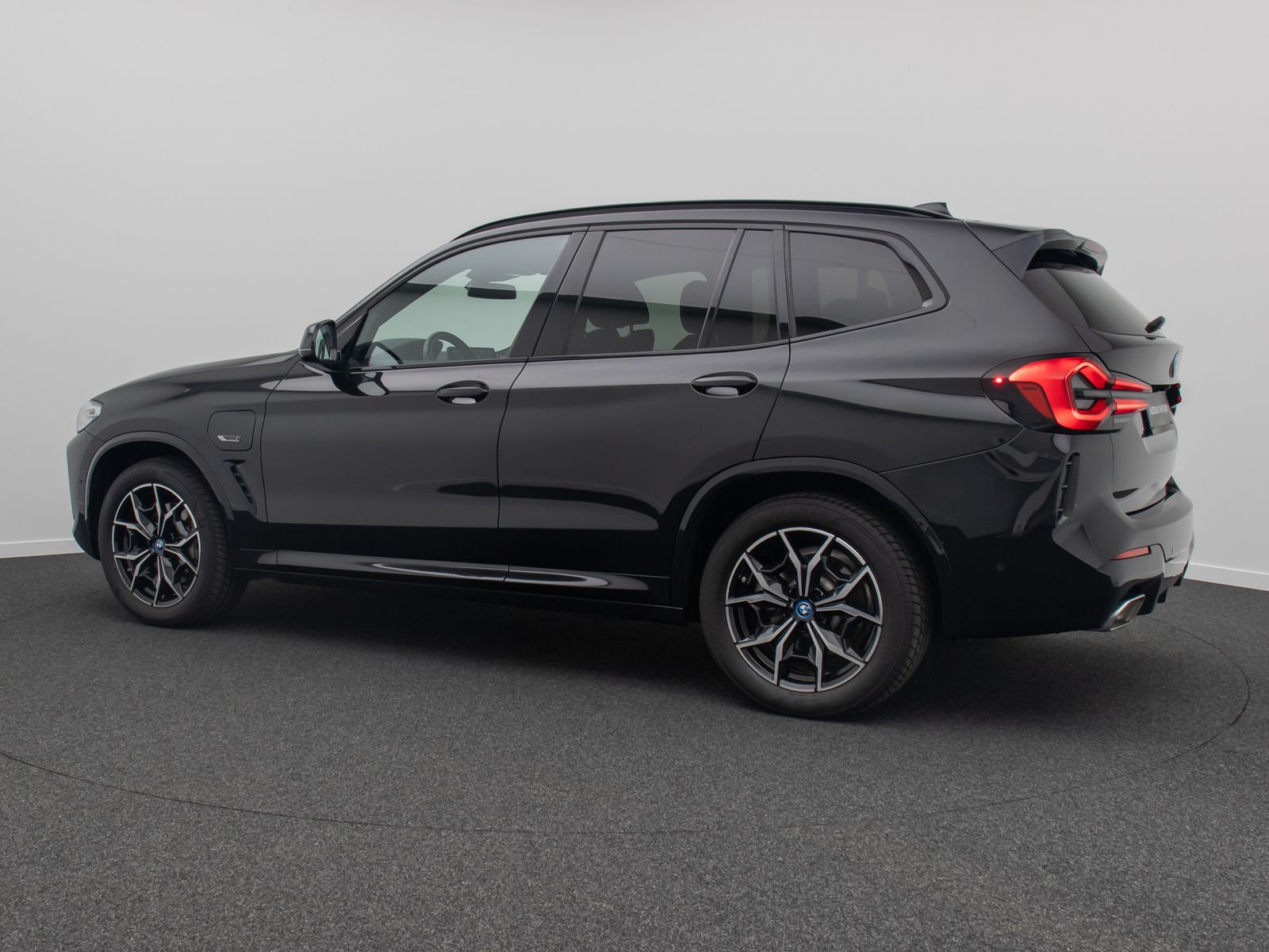 Fahrzeugabbildung BMW X3 xD30e M Sport DAB Kamera HiFi LED DriveAs 19"