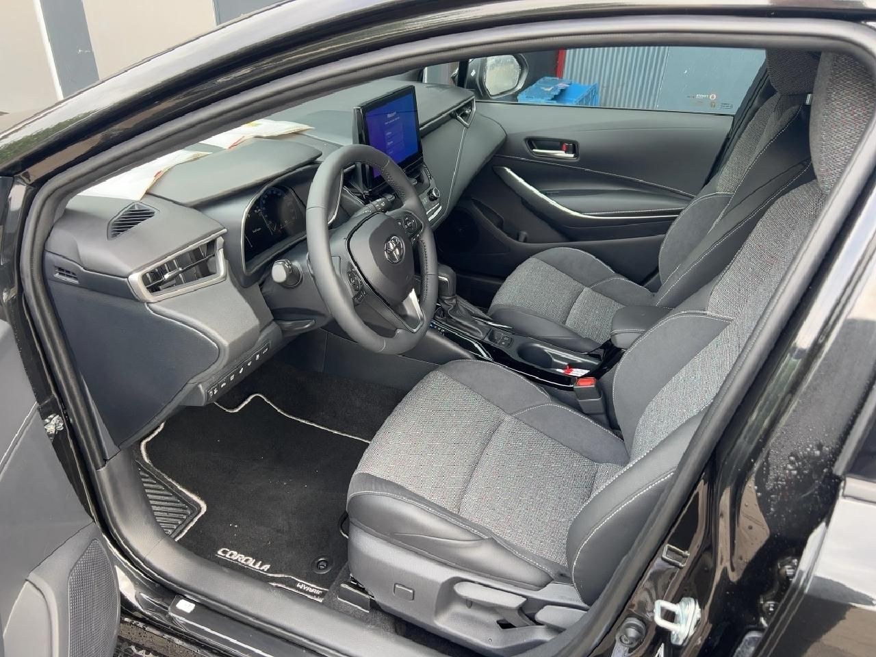 Fahrzeugabbildung Toyota Corolla TS 2,0 Hybrid Teamplayer + Technik-Paket