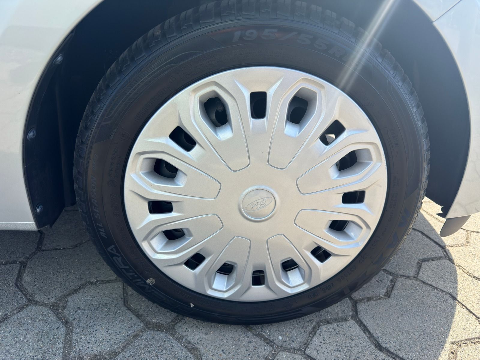 Fahrzeugabbildung Ford Ka+ 1.2 86PS 5-Gang*BehFro*SHZ*PDC*Allwetter