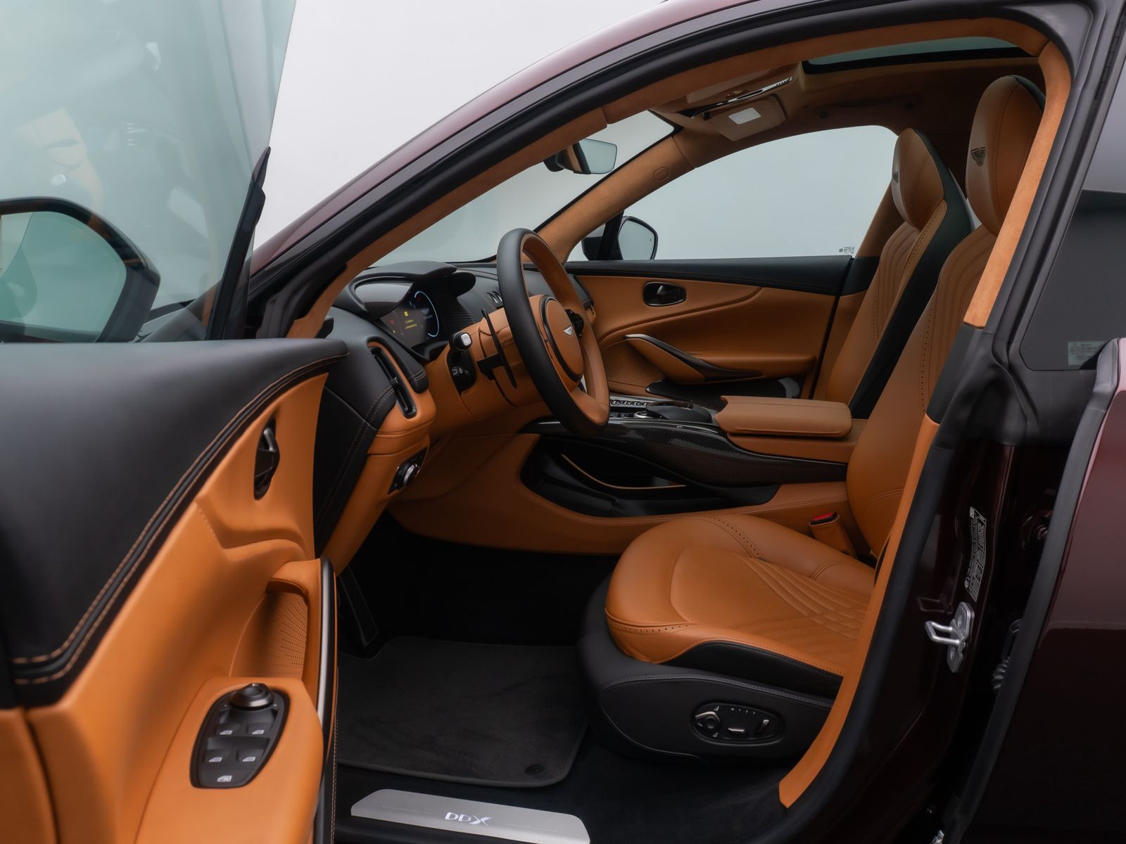 Fahrzeugabbildung Aston Martin DBX 4.0 V8 Individual Carbon Elegance Mega-Voll