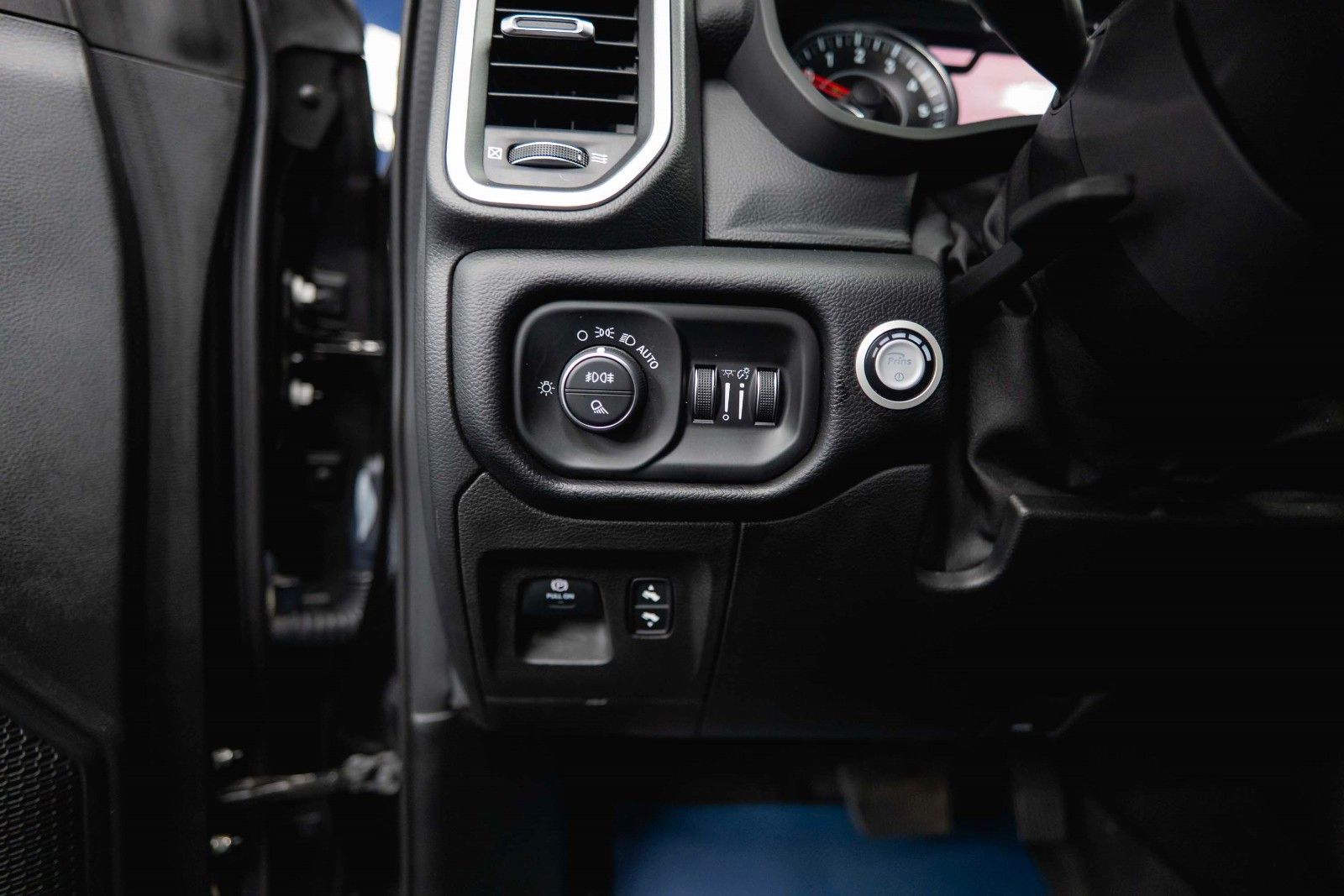 Fahrzeugabbildung Dodge RAM 5.7 V8 HEMI 4x4 BLACK *LPG 200L*Unfallfrei*