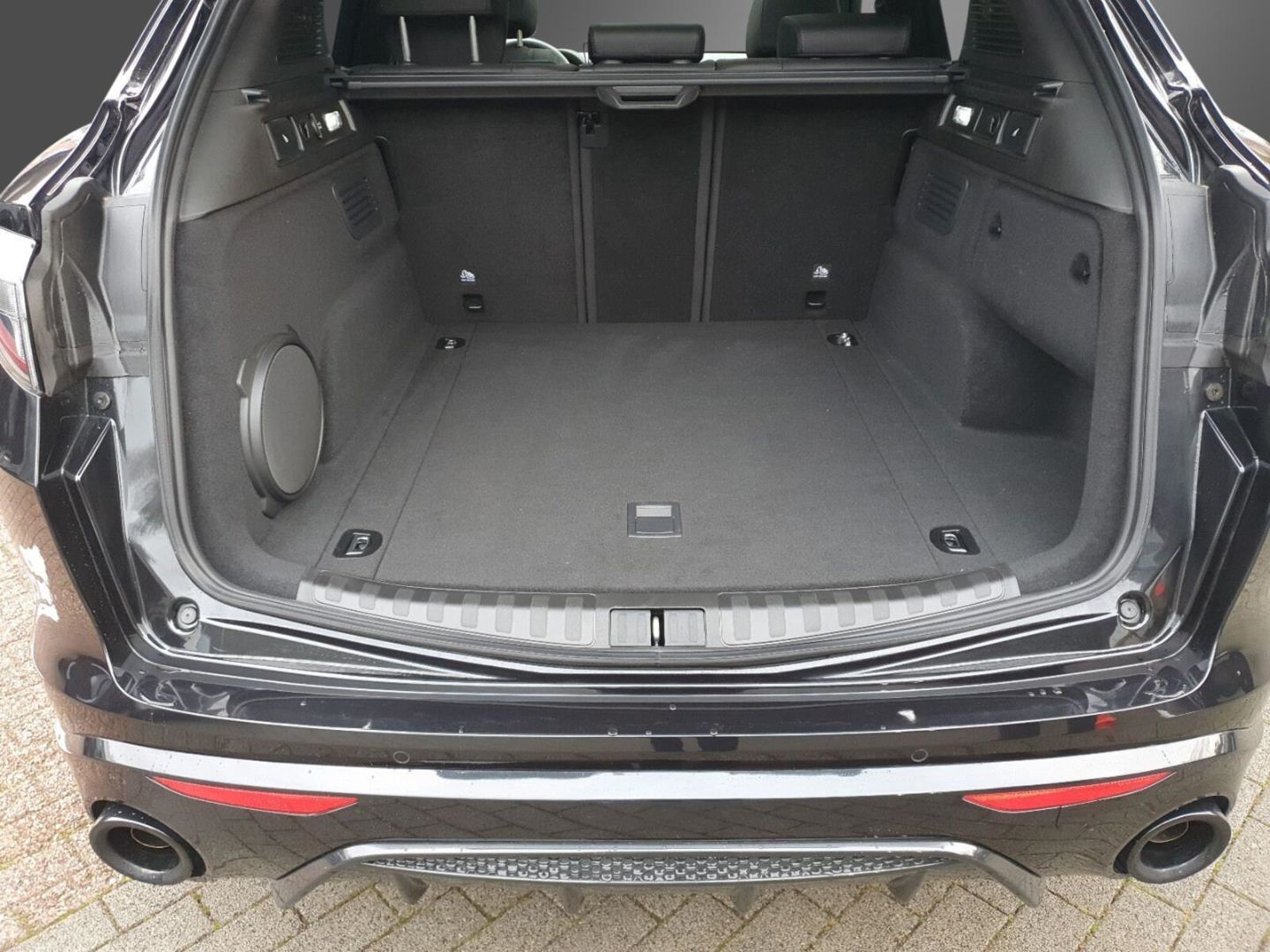 Fahrzeugabbildung Alfa Romeo Stelvio Veloce Q4 2.0 Turbo - Panoramadach -