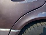 Mercedes-Benz zuverlässiger Stern mit roter Lederausstattung - gebrauchte Mercedes-Benz 200 aus dem Jahr 1991
