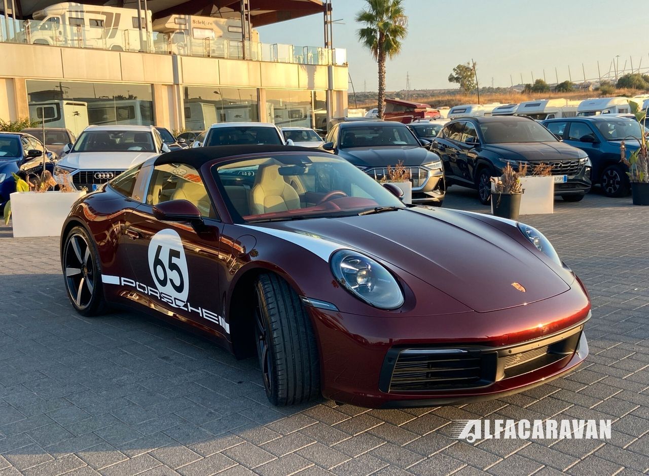 Porsche 911 992 Targa 3.0 4S Heritage Design Edi imagem 3