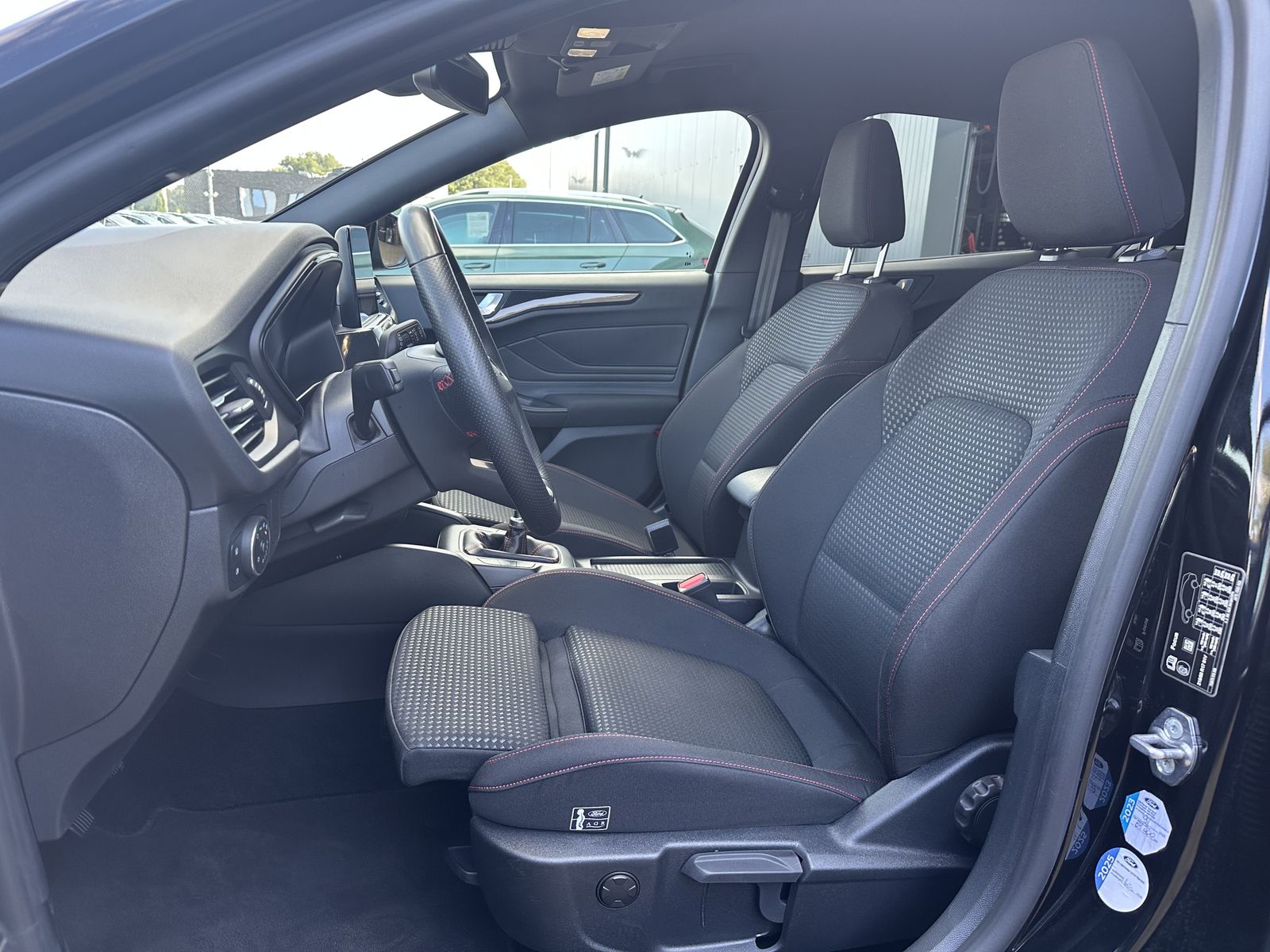 Fahrzeugabbildung Ford Focus 2.0 EB ST-Line NAV+LED+AHK+HUD+B&O+KAM+ACC