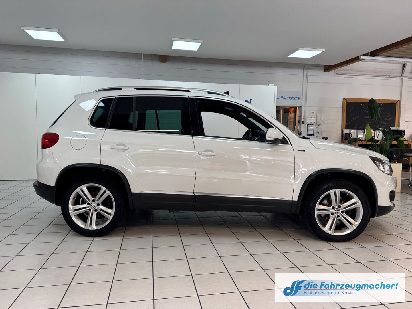 Fahrzeugabbildung Volkswagen Tiguan Lounge Sport & Style 4x4 AHK sch.