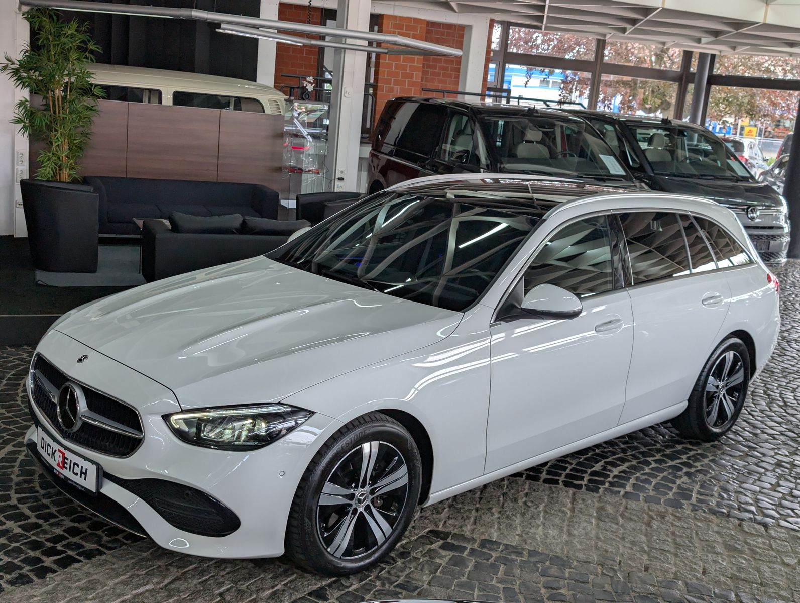 Fahrzeugabbildung Mercedes-Benz C 200 d T Avantgarde AHK PANO MBUX LEDER BURMEST