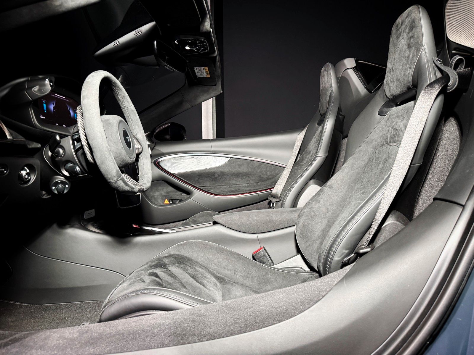 Fahrzeugabbildung McLaren Artura Spider + MSO Lava Grey + Carbon Pack +PPF