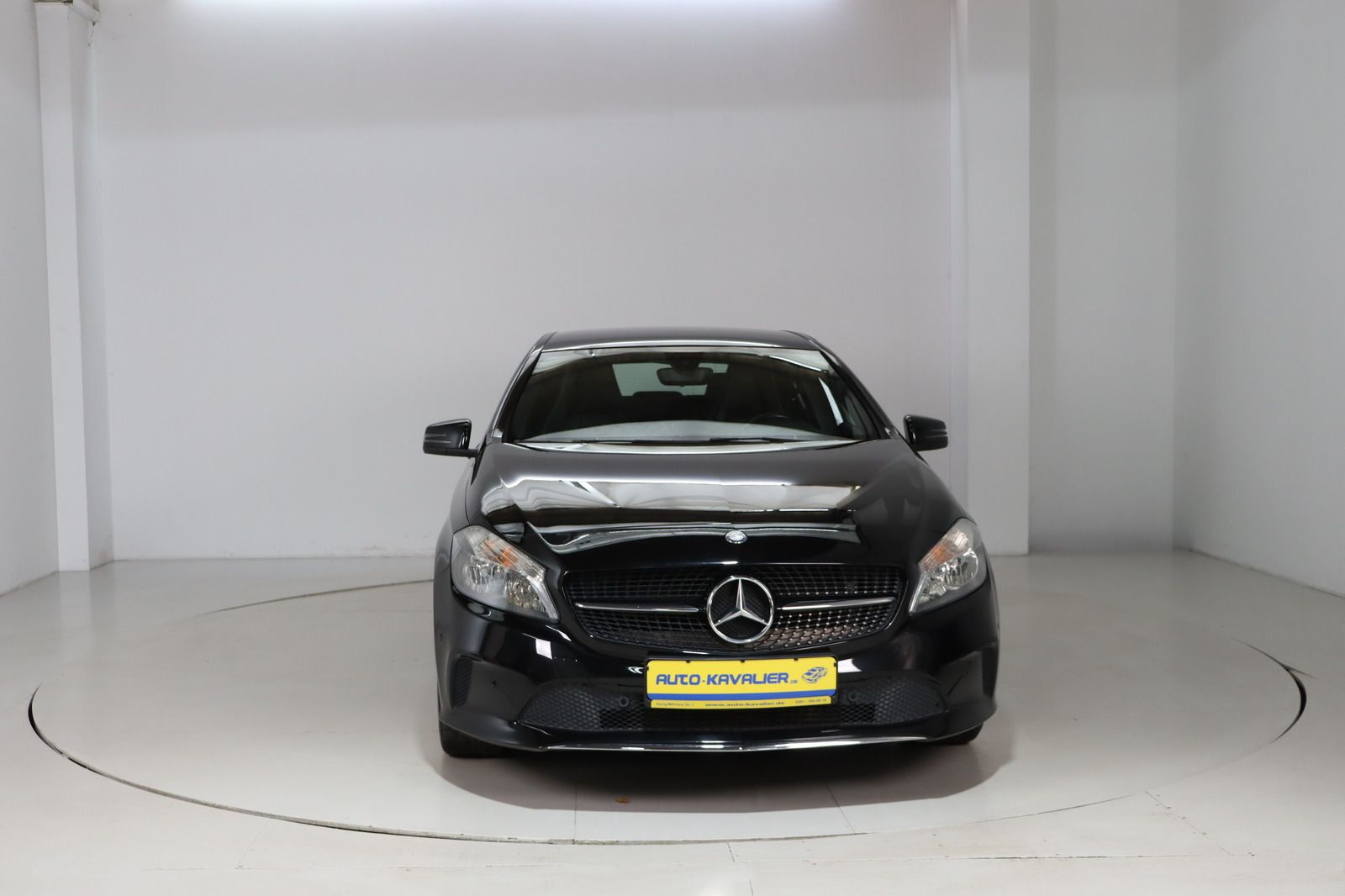 Fahrzeugabbildung Mercedes-Benz A 180 d * Navi * PDC * HU/AU neu