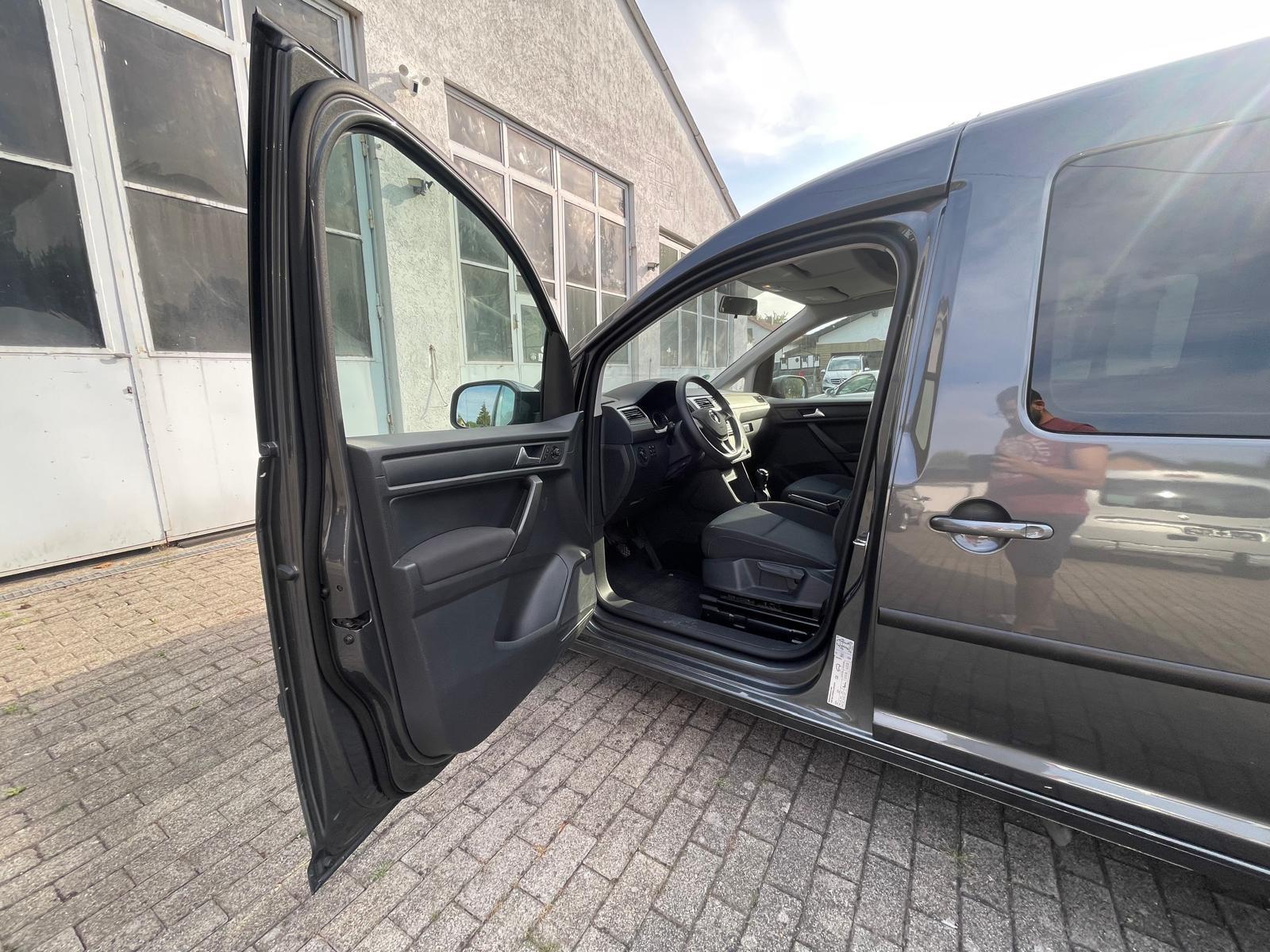 Volkswagen Caddy PKW-Rollstuhltampe