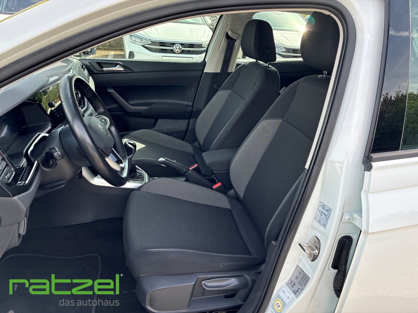 Fahrzeugabbildung Volkswagen Polo VI Life 1.0 TSI Navi Digitales Cockpit LED