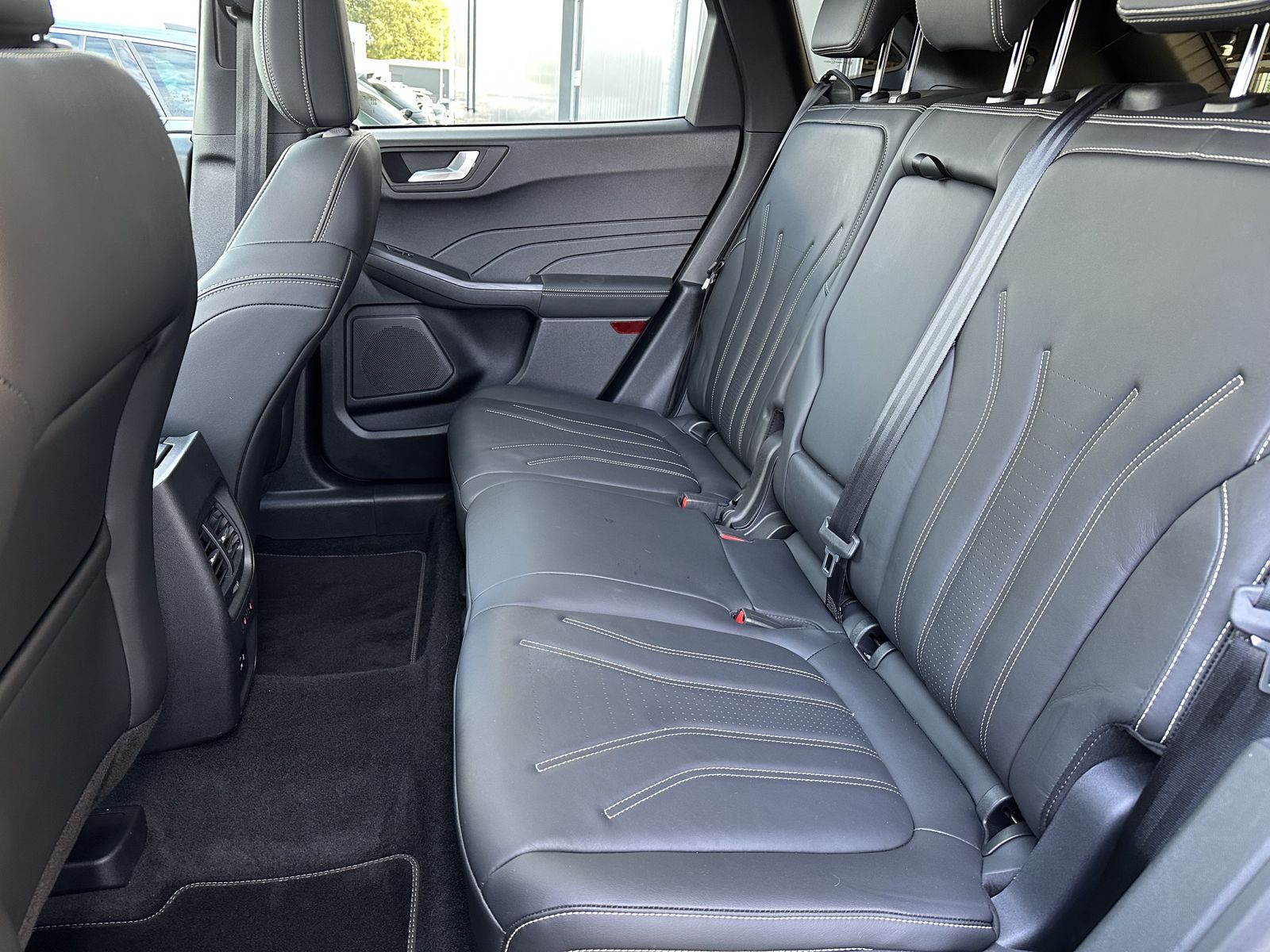 Fahrzeugabbildung Ford Kuga 2.0 EB 4x4 Aut. Vignale NAV+LED+AHK+PANO+VC