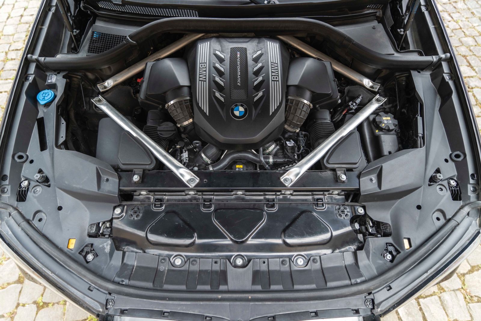 Fahrzeugabbildung BMW X7 M50i H&K HUD LASER LUFT SKY ACC MASSAGE 3D