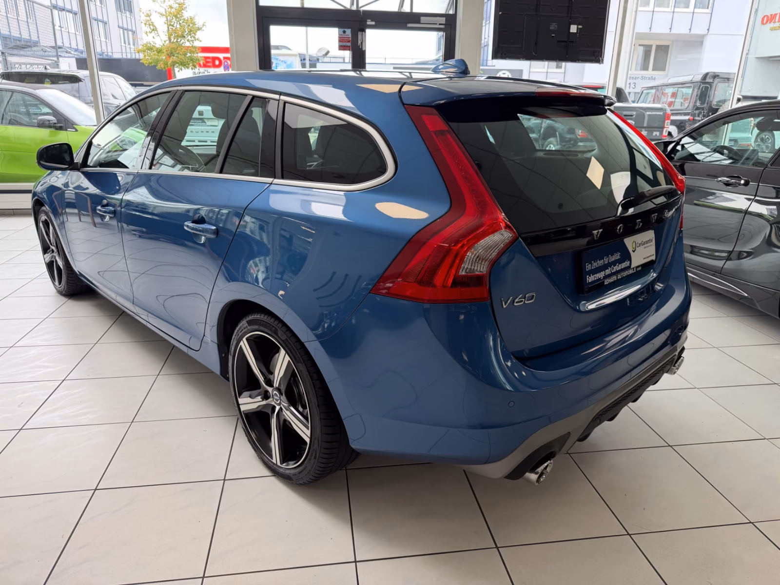 Volvo V60 D4 R Design Automatik NAVI SHZ PDC 18 ZOLL