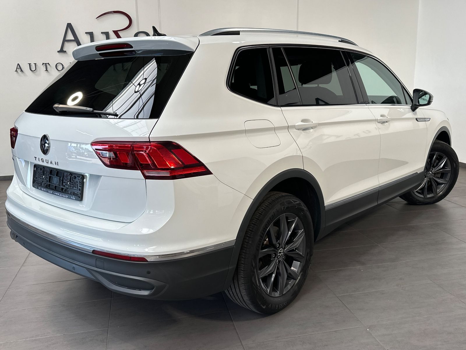 Fahrzeugabbildung Volkswagen Tiguan Allspace 2.0 TDI DSG Life NAV+LED+HUD+SHZ