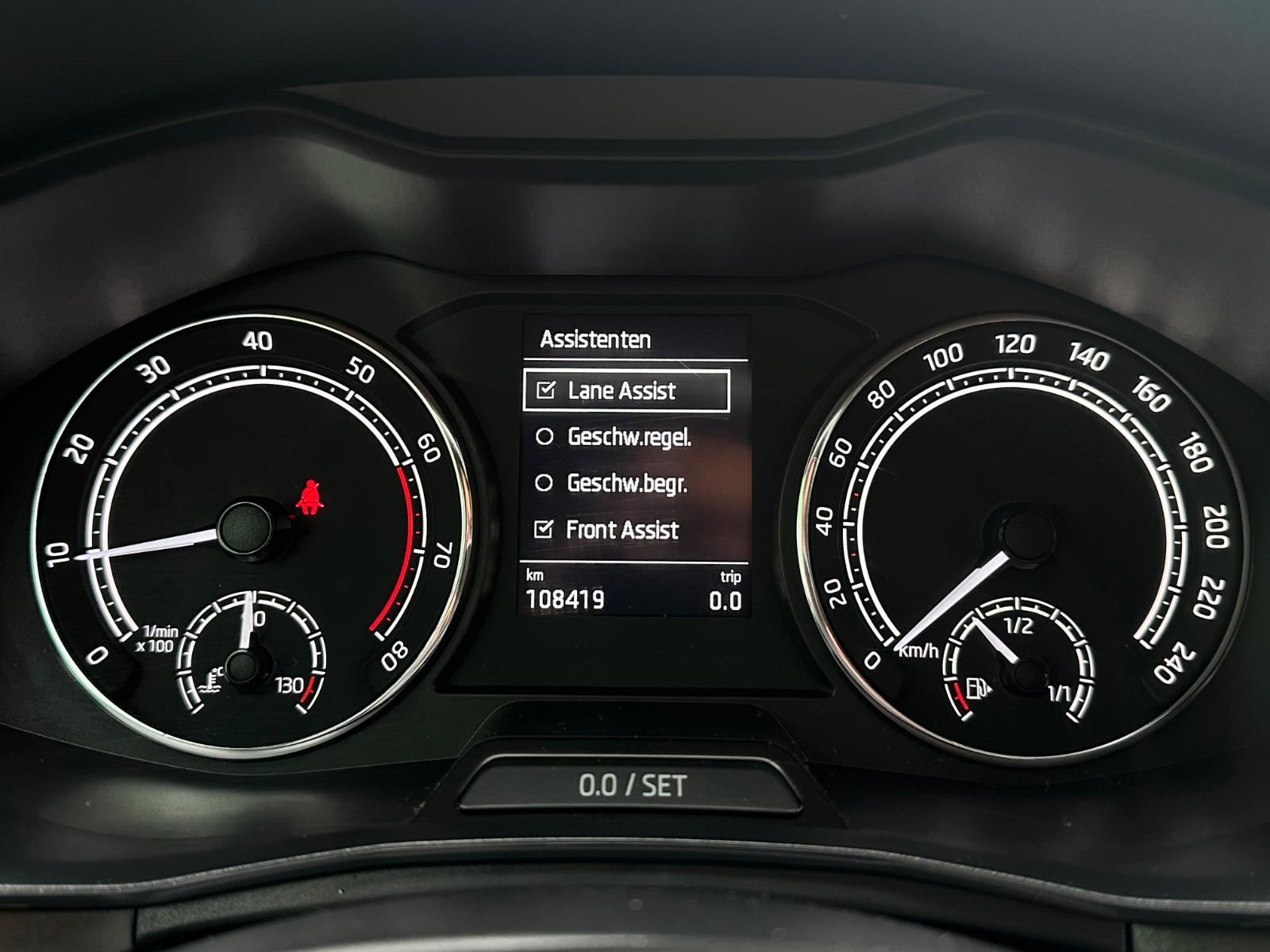 Skoda 110PS Ambition Climatronic Tempomat PDC/H LM16"