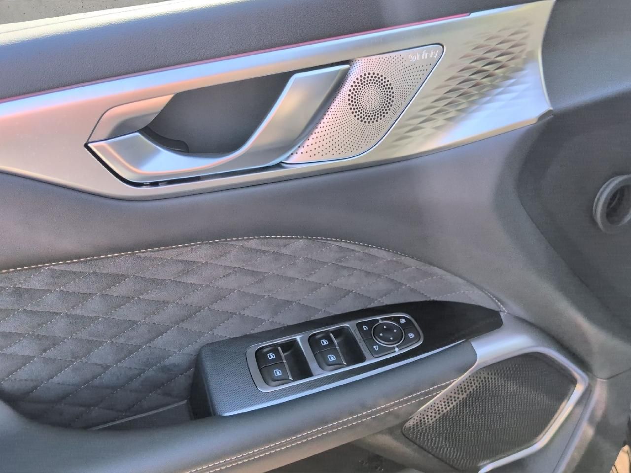 Fahrzeugabbildung GWM Wey 05 2.0 PHEV 350 kW AWD Luxury