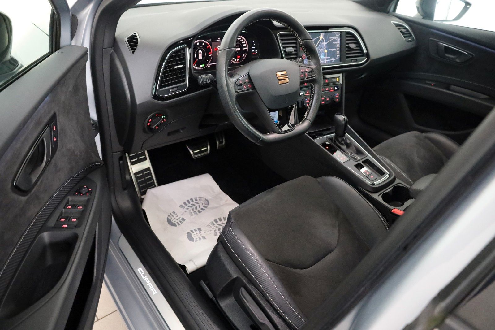 Fahrzeugabbildung SEAT Leon ST Cupra 300 4Dr.,T.Leder,Navi,Kamera,Panor