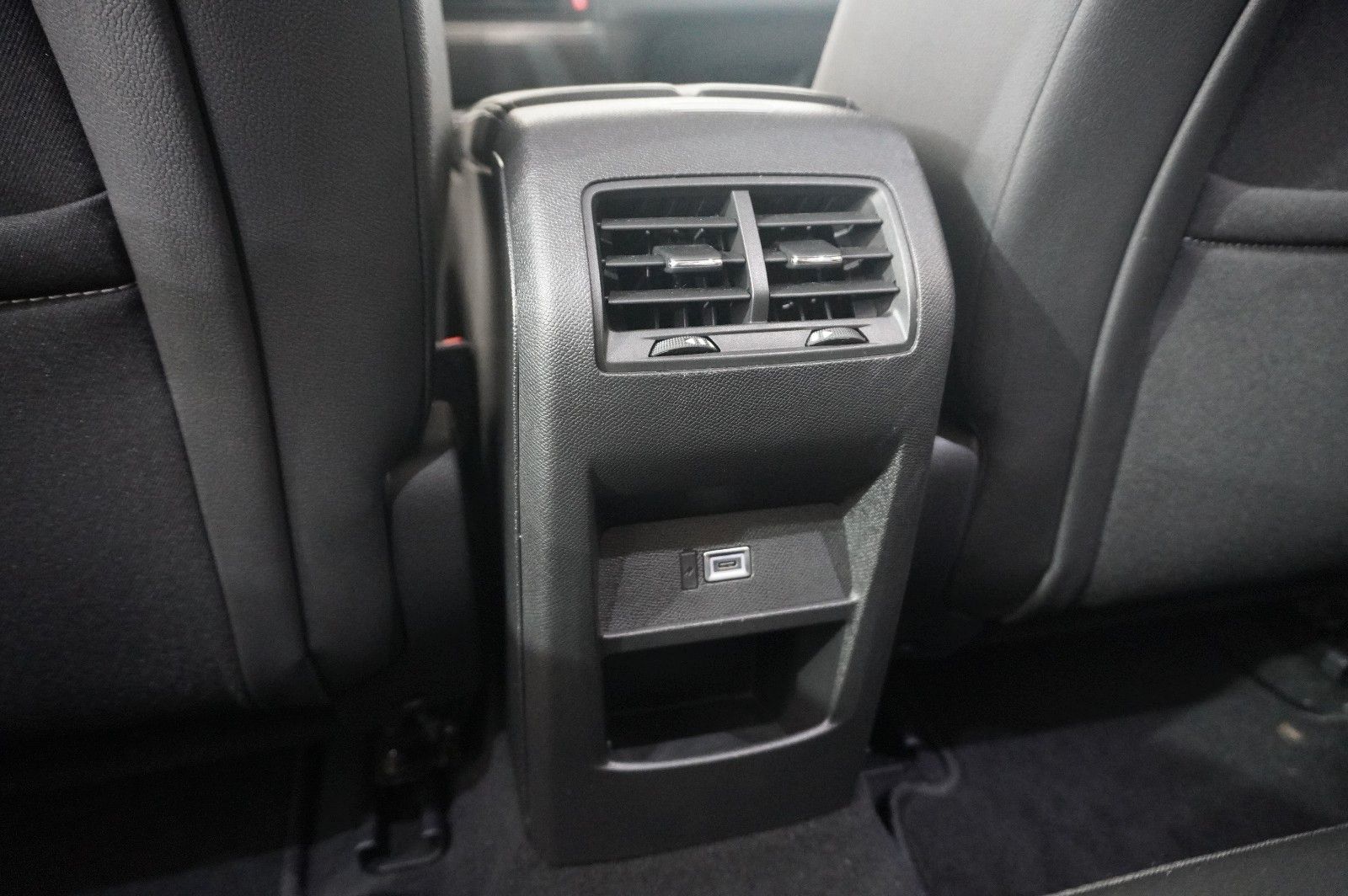 Fahrzeugabbildung Opel Astra L Lim. 1.6 HYBRID ELEGANCE NAVI/KAMERA/AHK