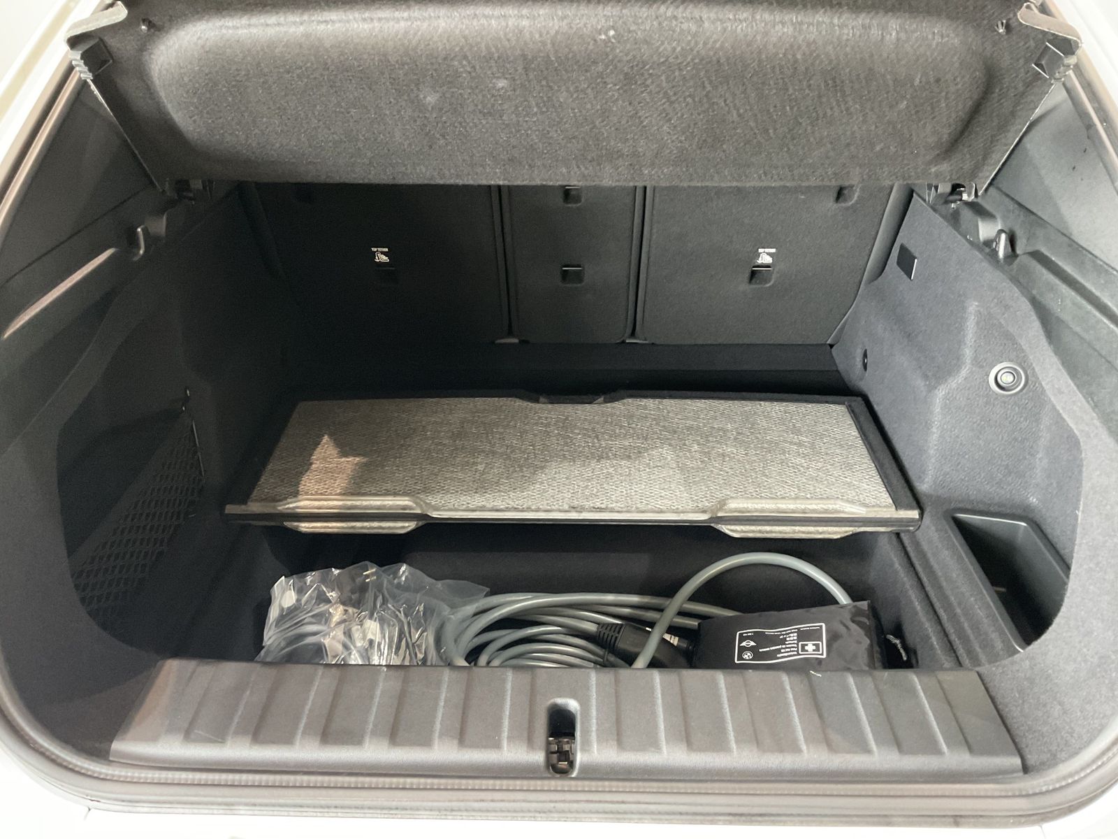 Fahrzeugabbildung BMW iX2 xDrive30 |M Sportpaket |Aktivsitz |19 M LMR