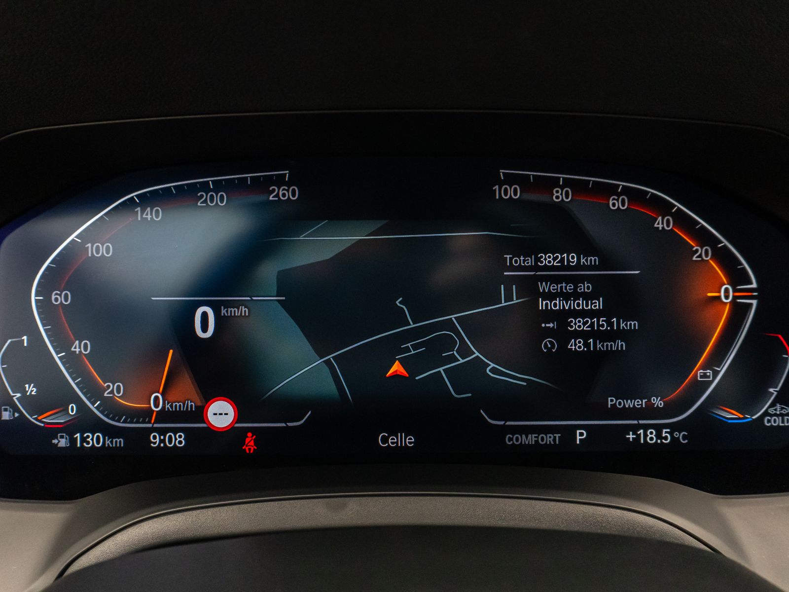 Fahrzeugabbildung BMW 318i Kamera DAB HiFi CockPitPro Alarm LED Sport