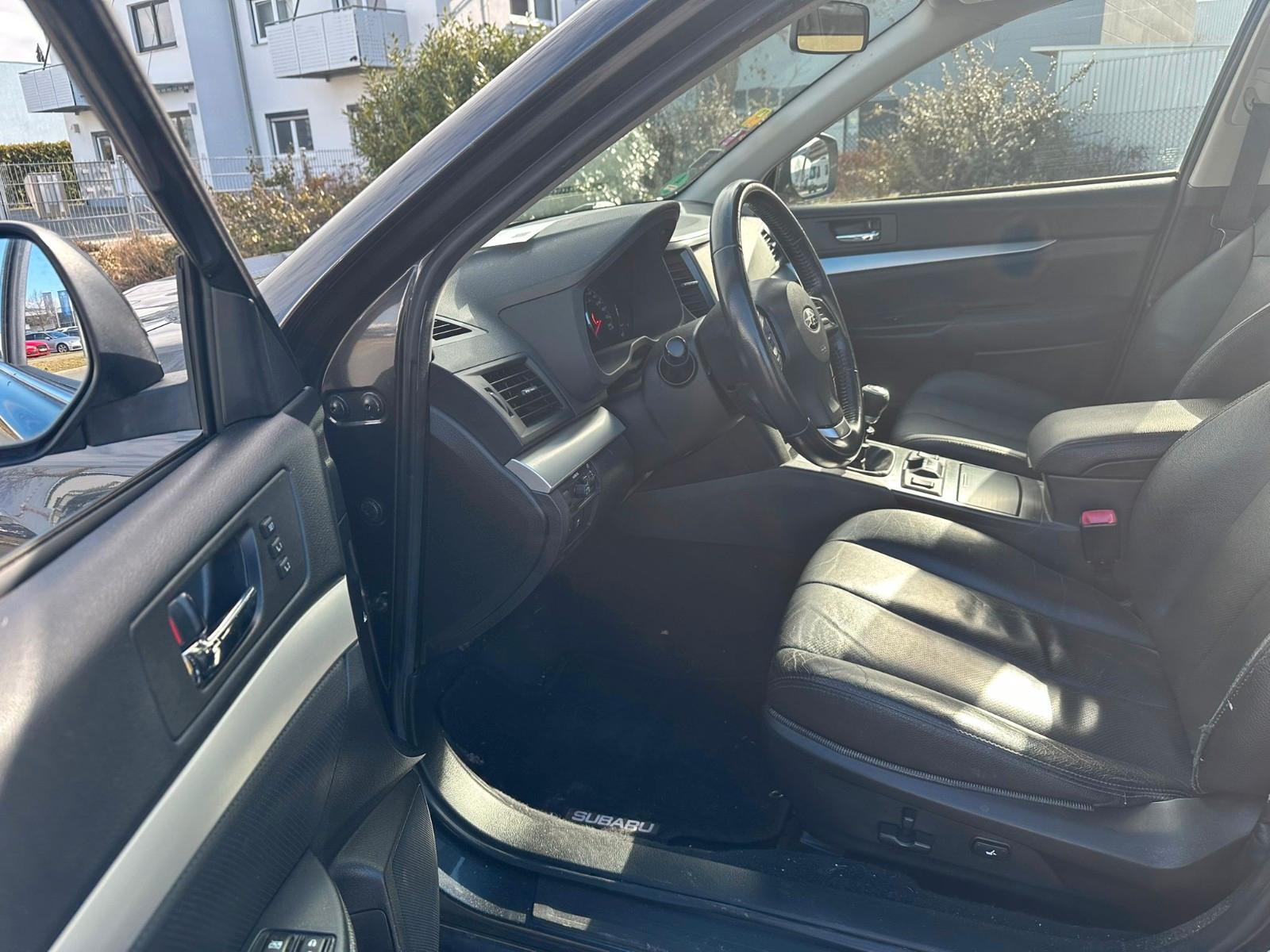 Subaru Legacy Kombi/ Outback Comfort*Leder*Xenon*8 Fach