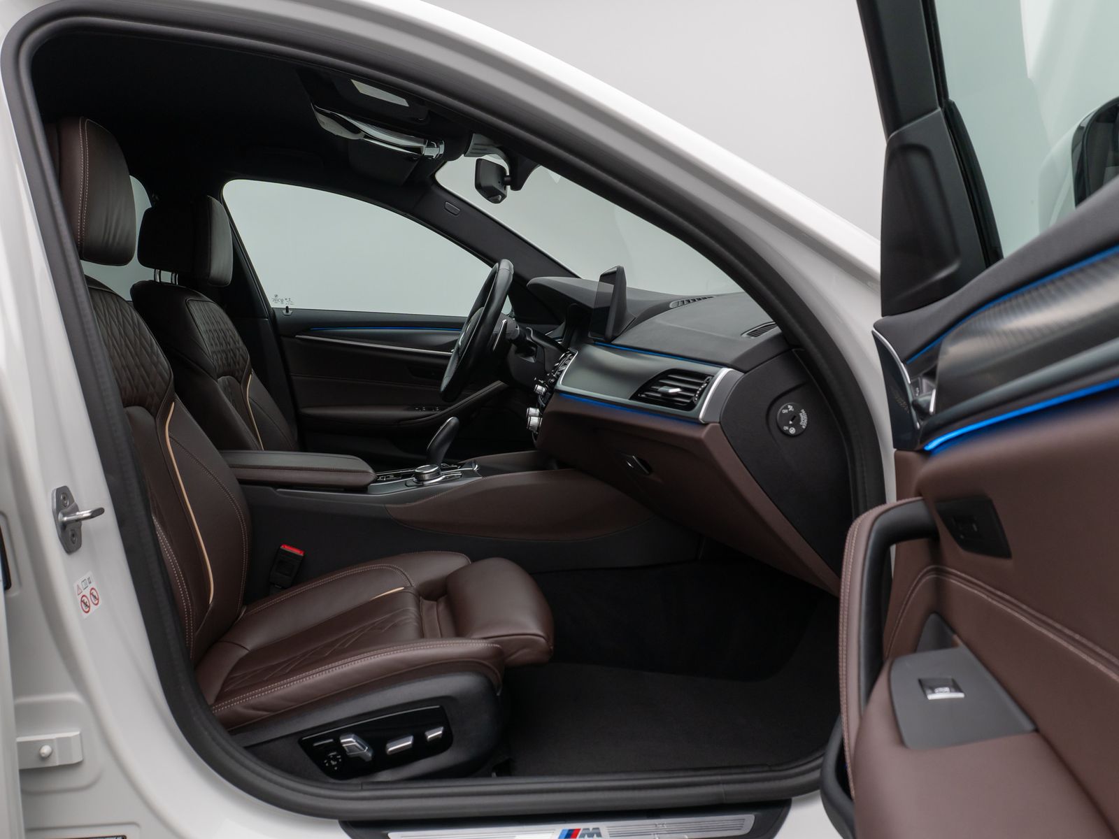 Fahrzeugabbildung BMW 530e M Sport Kamera DAB DrivAssist Komfort AHK