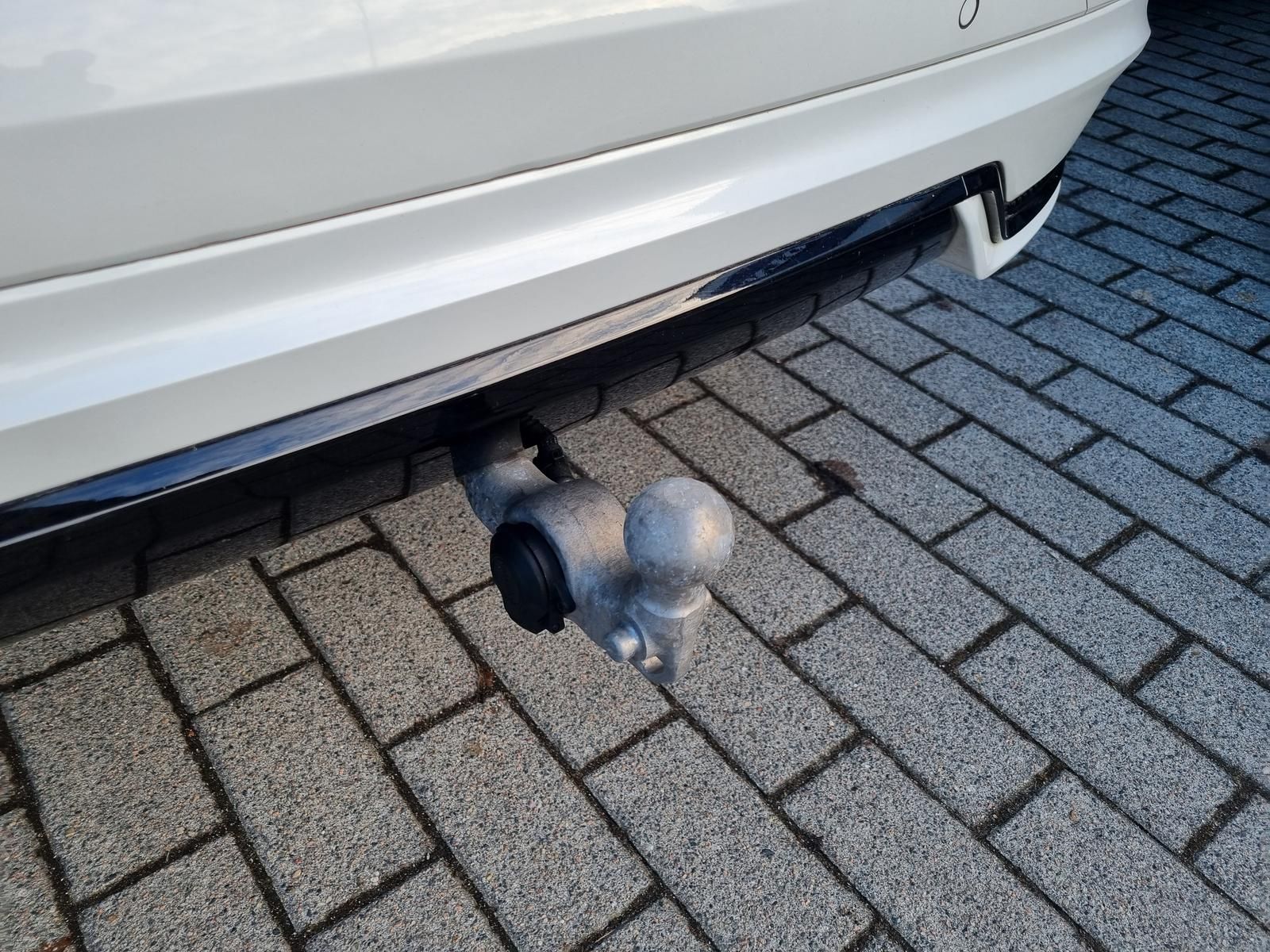 Fahrzeugabbildung Volvo XC60 B4 Diesel Plus Dark 'AHK'