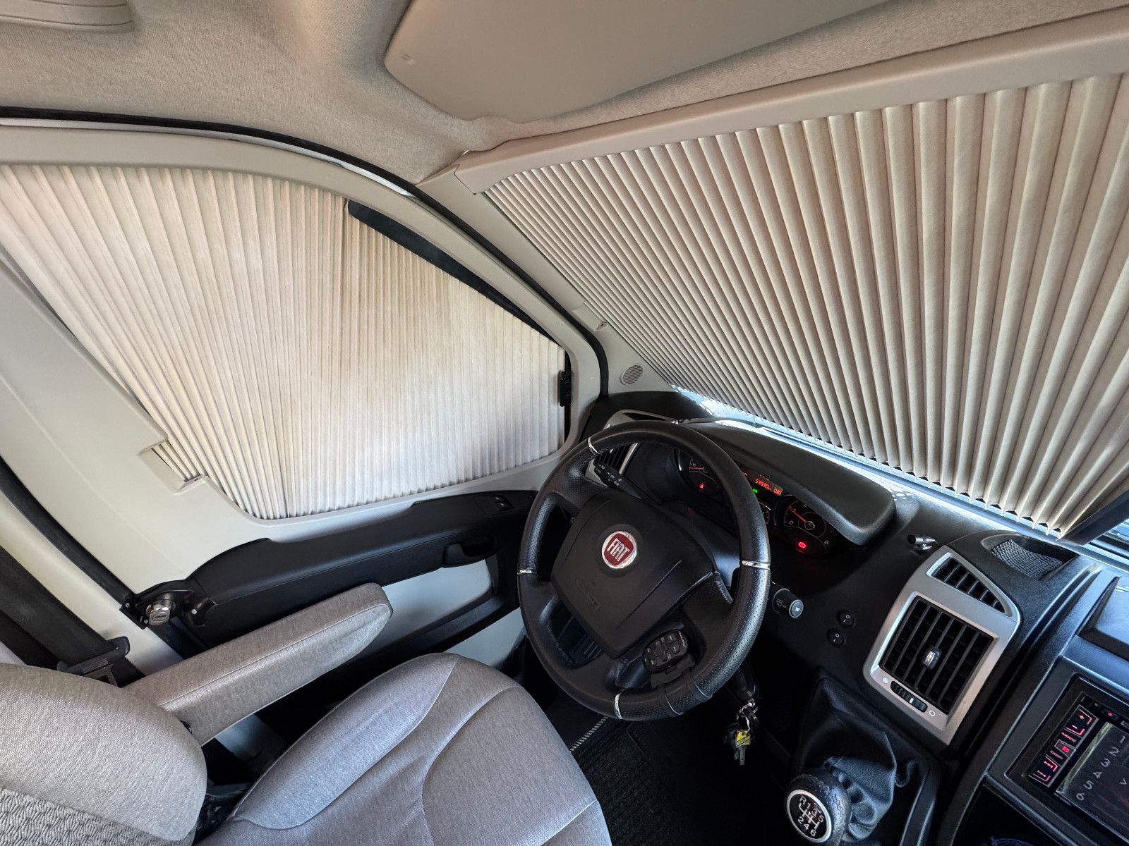 Fahrzeugabbildung HYMER / ERIBA / HYMERCAR EXSIS T 688 FIAT ALKO 2X TV SAT SOLAR AHK PANO