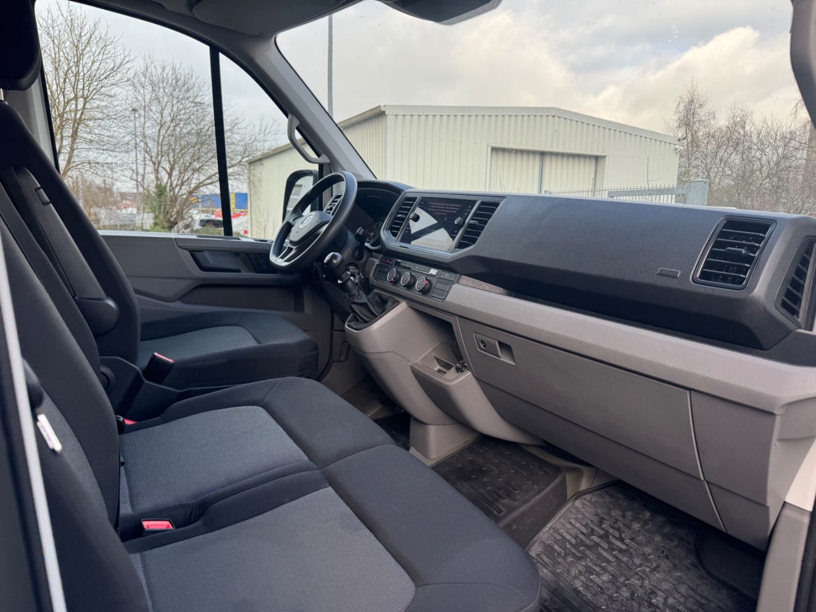 Fahrzeugabbildung Volkswagen Crafter Pritsche 35 lang Garantie 12.2027 Navi