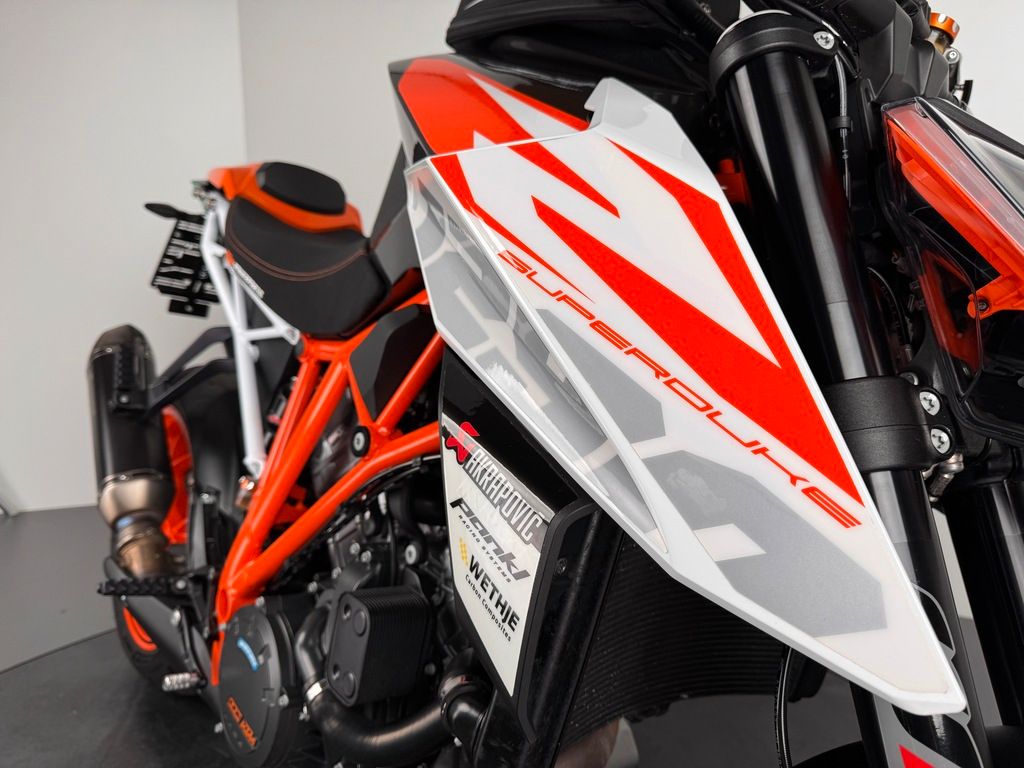 Fahrzeugabbildung KTM 1290 SUPER DUKE R *ZUBEHÖR *SERIVCE NEU *1. HAND