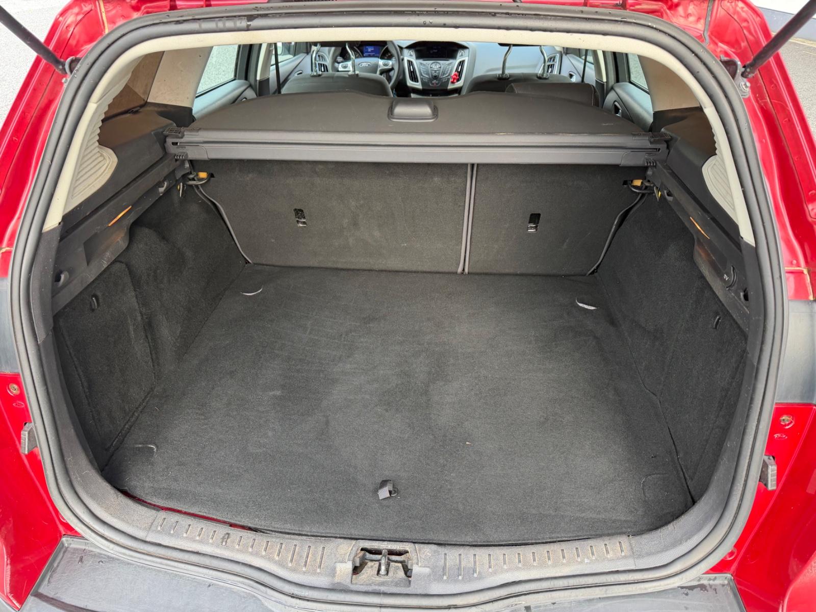 Ford Focus 2012 — photo 8