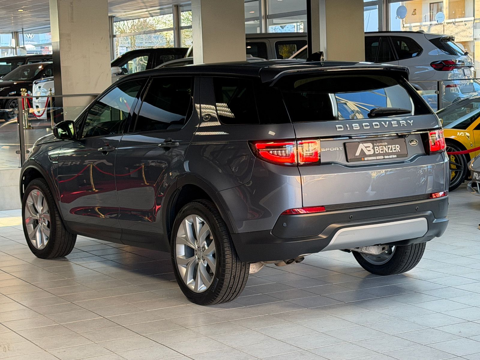 Fahrzeugabbildung Land Rover Discovery Sport SE AWD/PANO/KAMERA/LEDER/LED